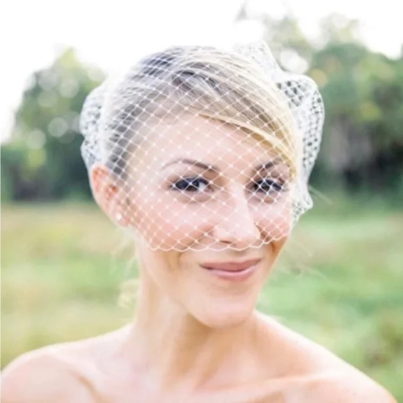Bridal birdcage veil with Pearls - Picture 3 of 4